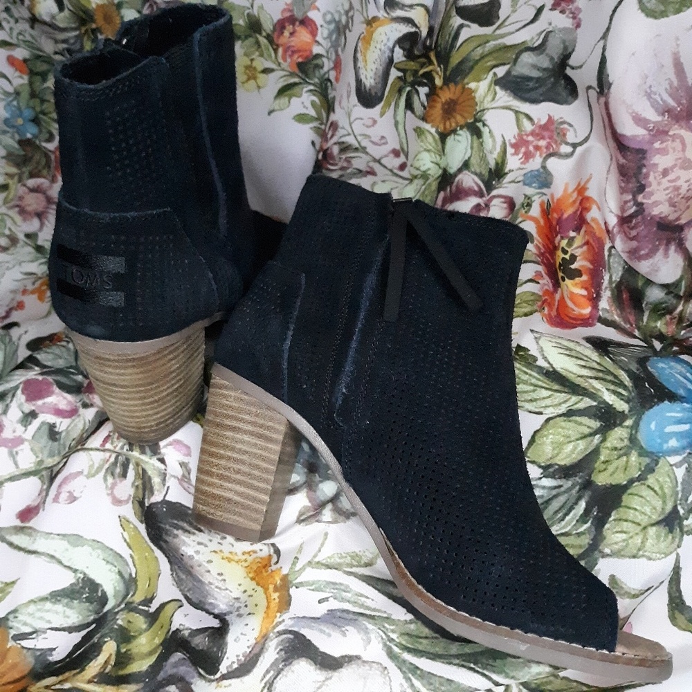 ¤ TOMS ¤